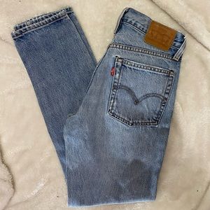 VINTAGE LEVIS Wedgie fit straight leg size 24